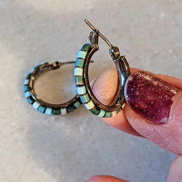 🎇2/$15🎇 Beaded Hoops Silvertone aqua turquoise - Picture 2 of 6